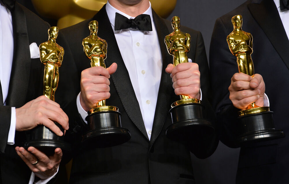 Oscar winners holding their awards in the photo room at the 89th Annual Academy Awards at Dolby Theatre, Los Angeles, Feb. 26, 2017. (Photo | Shutterstock, Featureflash Photo Agency)